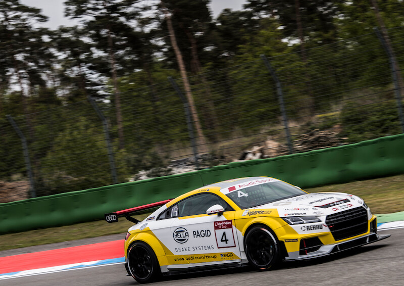 Philip Ellis zwycięża w obu wyścigach pucharu Audi Sport TT Cup