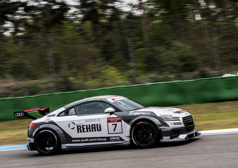 Philip Ellis zwycięża w obu wyścigach pucharu Audi Sport TT Cup