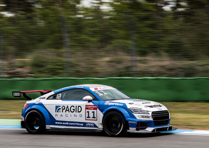 Philip Ellis zwycięża w obu wyścigach pucharu Audi Sport TT Cup