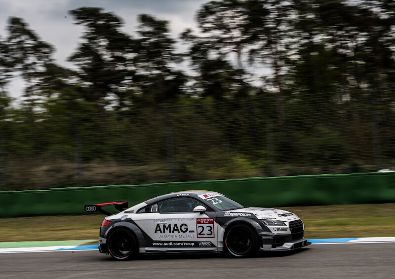 Philip Ellis zwycięża w obu wyścigach pucharu Audi Sport TT Cup