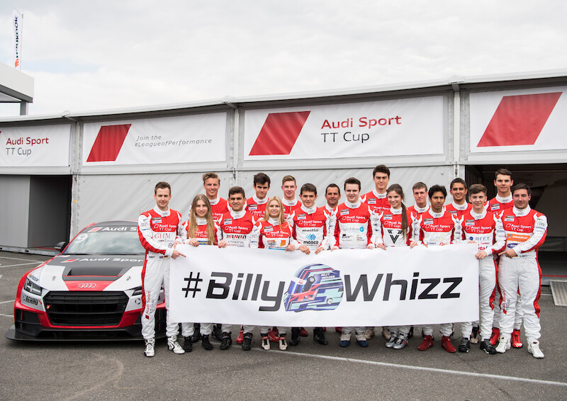 Philip Ellis zwycięża w obu wyścigach pucharu Audi Sport TT Cup