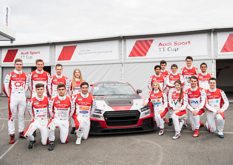 Philip Ellis zwycięża w obu wyścigach pucharu Audi Sport TT Cup