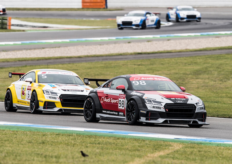 Philip Ellis zwycięża w obu wyścigach pucharu Audi Sport TT Cup