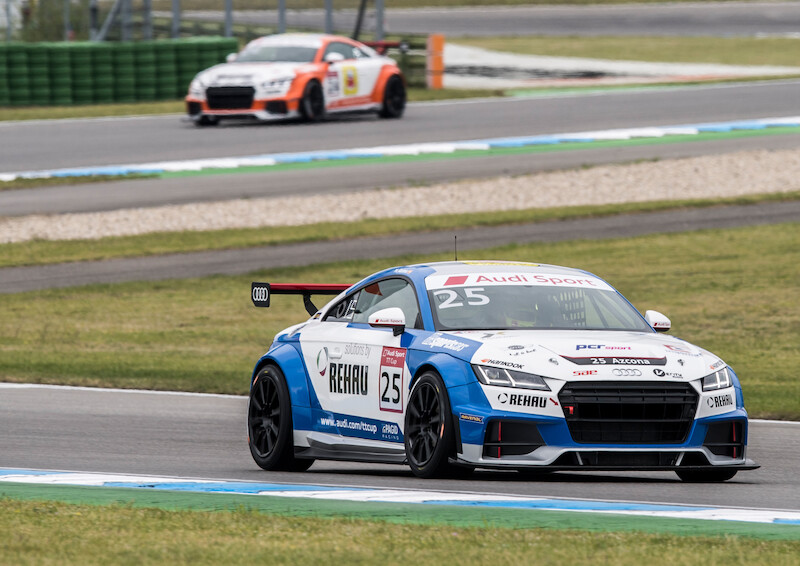 Philip Ellis zwycięża w obu wyścigach pucharu Audi Sport TT Cup