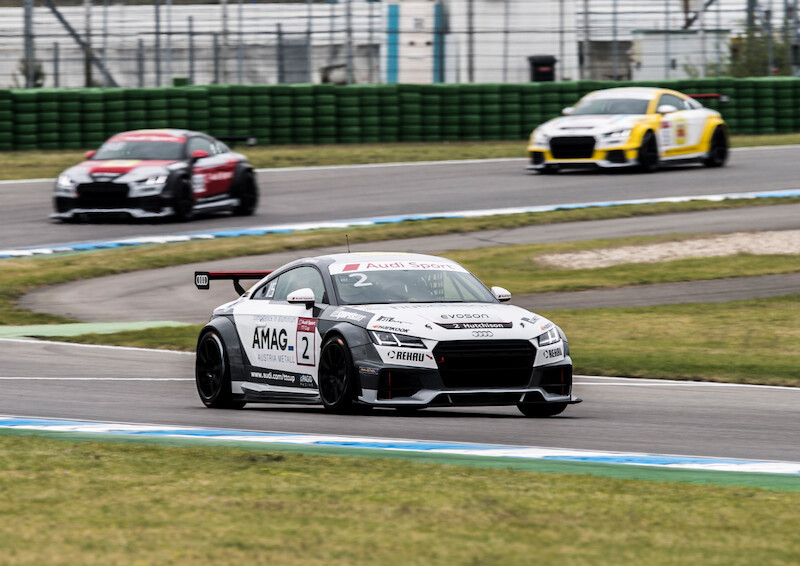 Philip Ellis zwycięża w obu wyścigach pucharu Audi Sport TT Cup