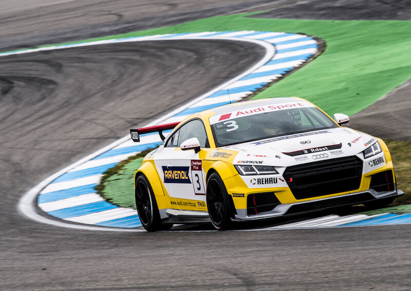Philip Ellis zwycięża w obu wyścigach pucharu Audi Sport TT Cup