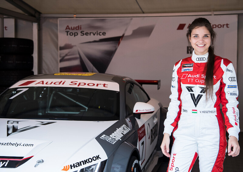Philip Ellis zwycięża w obu wyścigach pucharu Audi Sport TT Cup