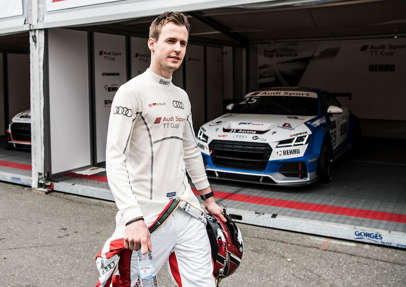 Philip Ellis zwycięża w obu wyścigach pucharu Audi Sport TT Cup