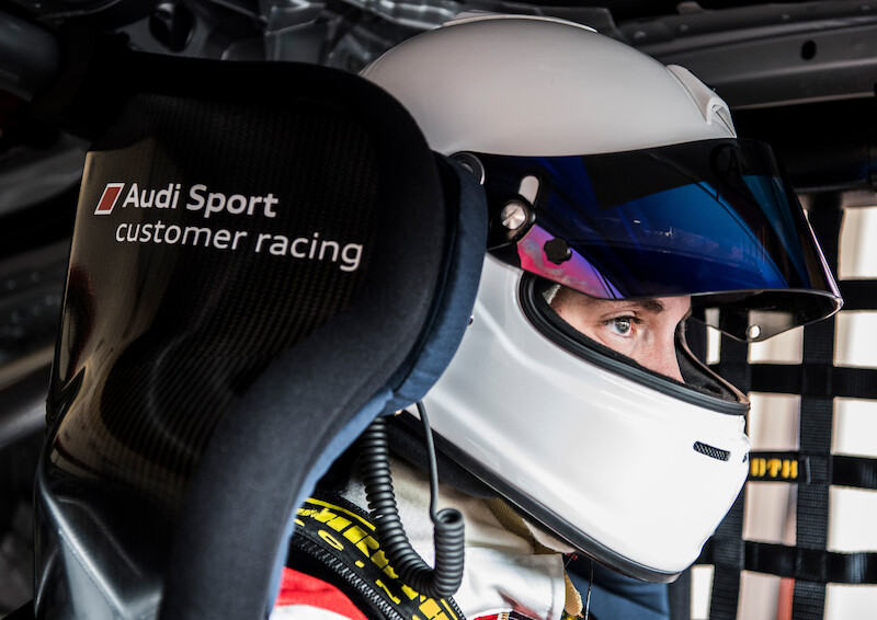 Philip Ellis zwycięża w obu wyścigach pucharu Audi Sport TT Cup