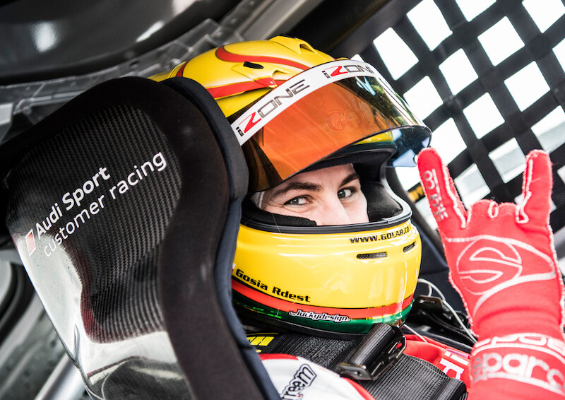 Philip Ellis zwycięża w obu wyścigach pucharu Audi Sport TT Cup