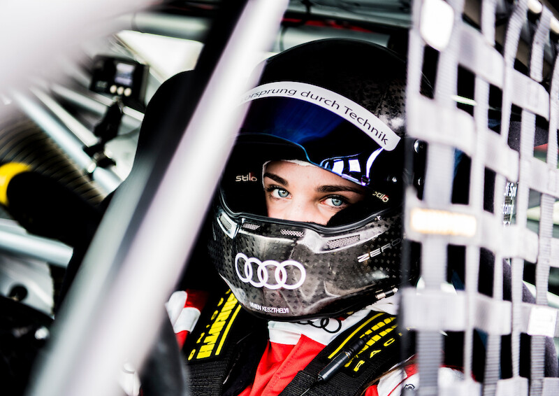 Philip Ellis zwycięża w obu wyścigach pucharu Audi Sport TT Cup