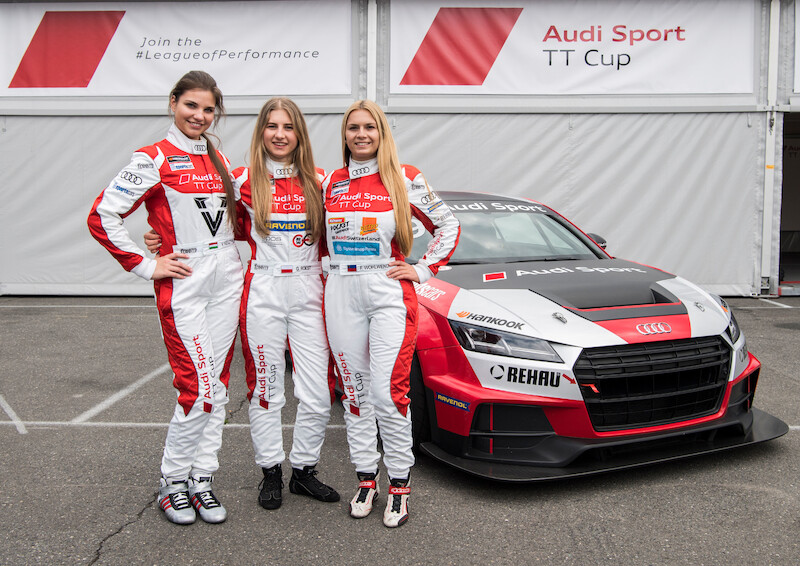 Philip Ellis zwycięża w obu wyścigach pucharu Audi Sport TT Cup