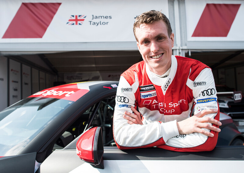 Philip Ellis zwycięża w obu wyścigach pucharu Audi Sport TT Cup