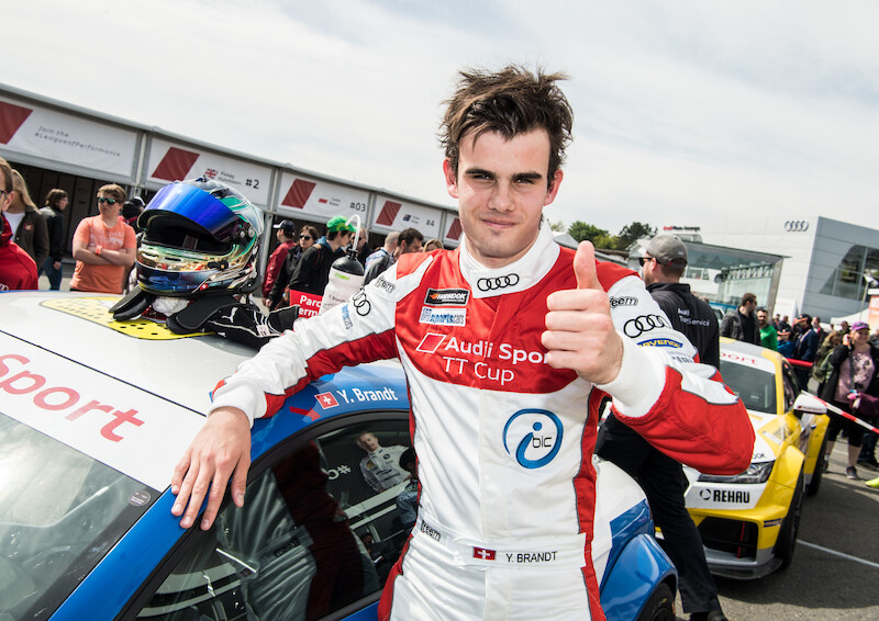 Philip Ellis zwycięża w obu wyścigach pucharu Audi Sport TT Cup