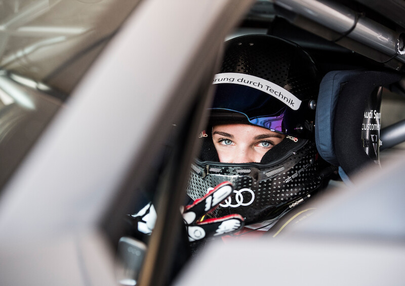 Philip Ellis zwycięża w obu wyścigach pucharu Audi Sport TT Cup