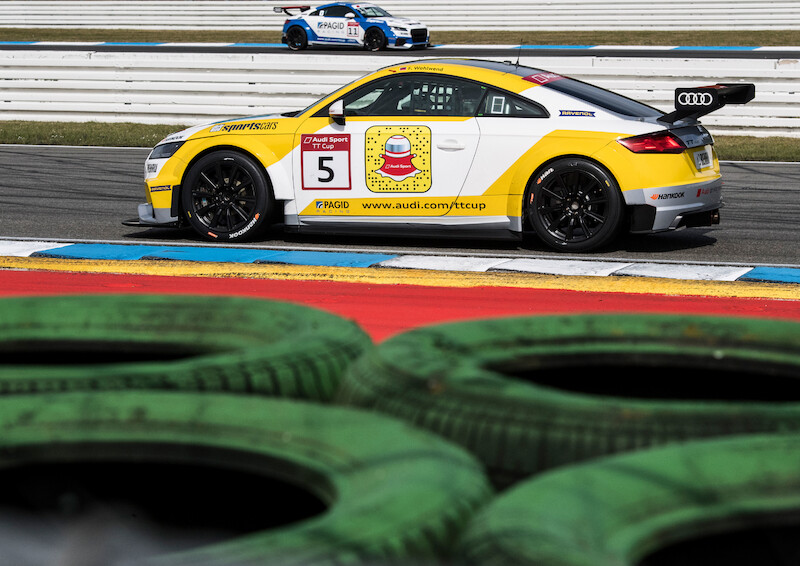 Philip Ellis zwycięża w obu wyścigach pucharu Audi Sport TT Cup
