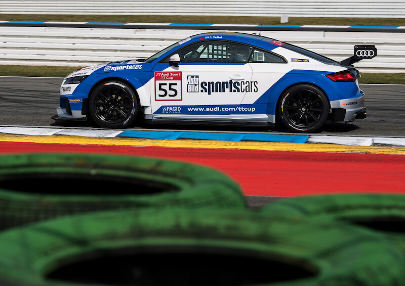 Philip Ellis zwycięża w obu wyścigach pucharu Audi Sport TT Cup