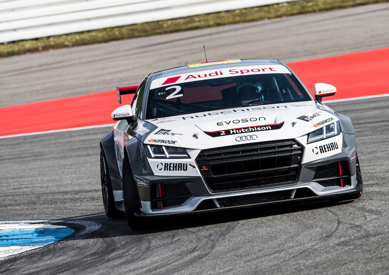 Philip Ellis zwycięża w obu wyścigach pucharu Audi Sport TT Cup