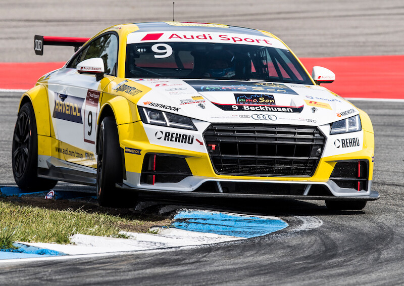 Philip Ellis zwycięża w obu wyścigach pucharu Audi Sport TT Cup
