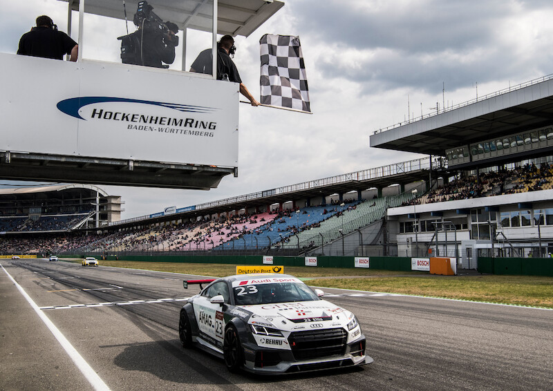 Philip Ellis zwycięża w obu wyścigach pucharu Audi Sport TT Cup