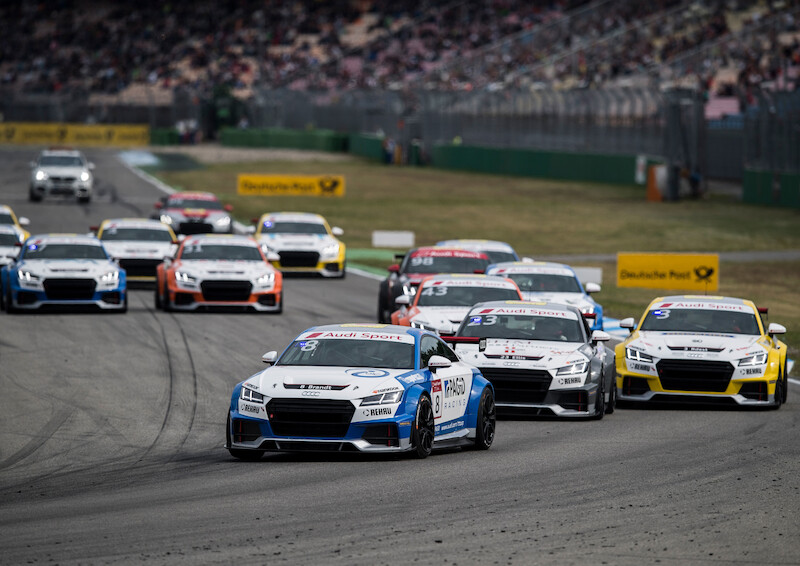 Philip Ellis zwycięża w obu wyścigach pucharu Audi Sport TT Cup