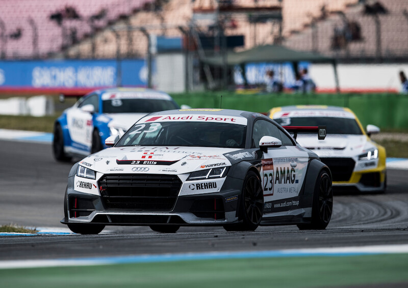 Philip Ellis zwycięża w obu wyścigach pucharu Audi Sport TT Cup