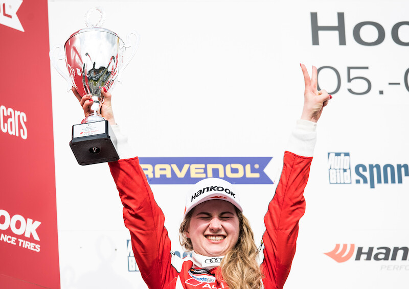 Philip Ellis zwycięża w obu wyścigach pucharu Audi Sport TT Cup