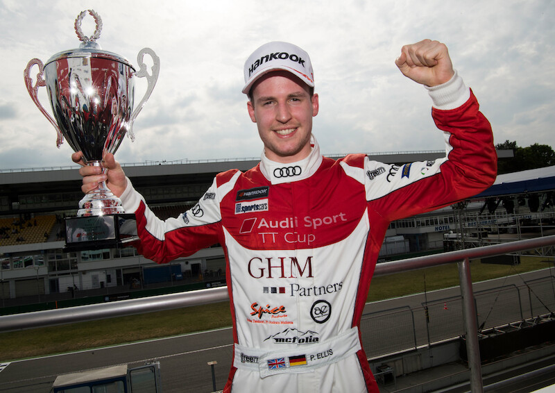 Philip Ellis zwycięża w obu wyścigach pucharu Audi Sport TT Cup