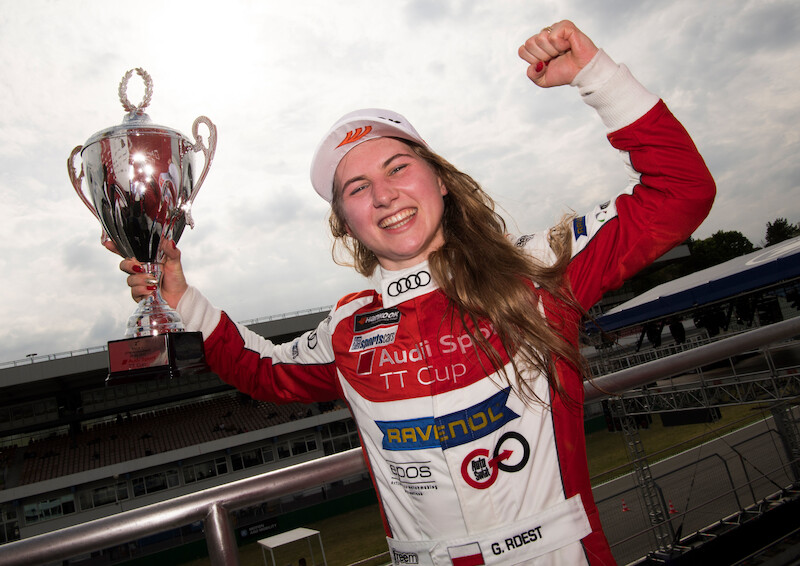 Philip Ellis zwycięża w obu wyścigach pucharu Audi Sport TT Cup