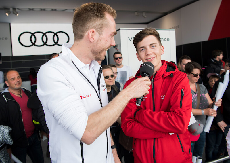 Philip Ellis zwycięża w obu wyścigach pucharu Audi Sport TT Cup
