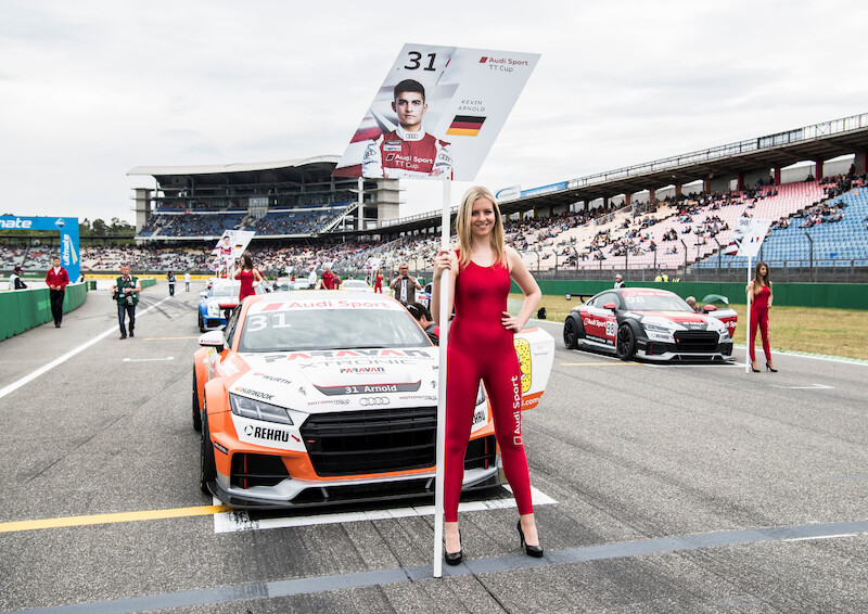 Philip Ellis zwycięża w obu wyścigach pucharu Audi Sport TT Cup