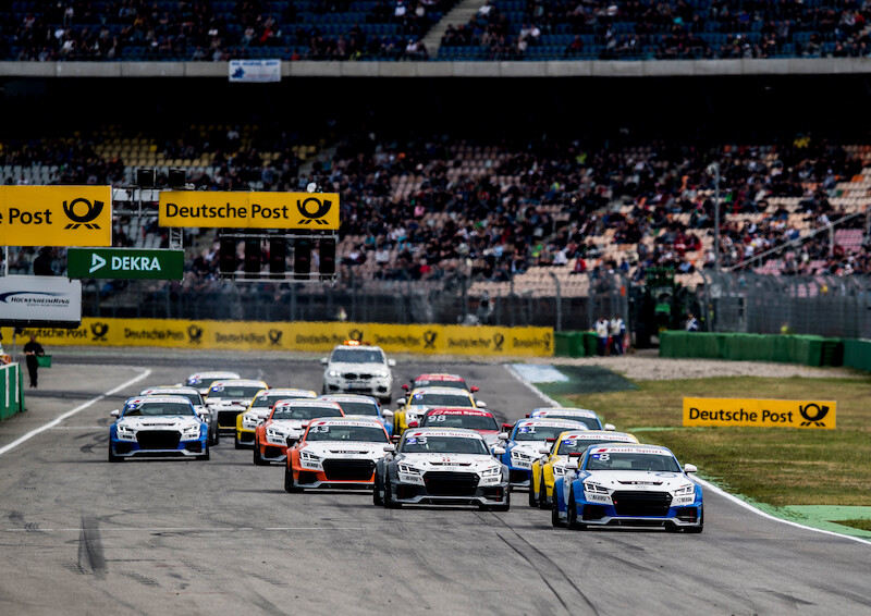 Philip Ellis zwycięża w obu wyścigach pucharu Audi Sport TT Cup