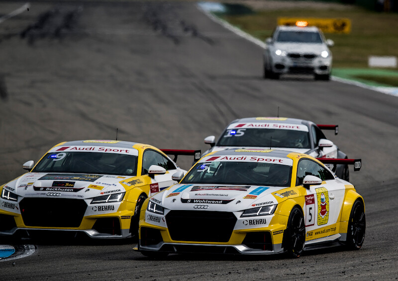 Philip Ellis zwycięża w obu wyścigach pucharu Audi Sport TT Cup