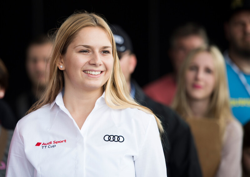 Philip Ellis zwycięża w obu wyścigach pucharu Audi Sport TT Cup