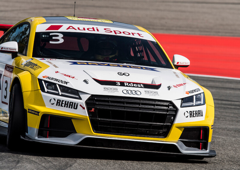 Philip Ellis zwycięża w obu wyścigach pucharu Audi Sport TT Cup