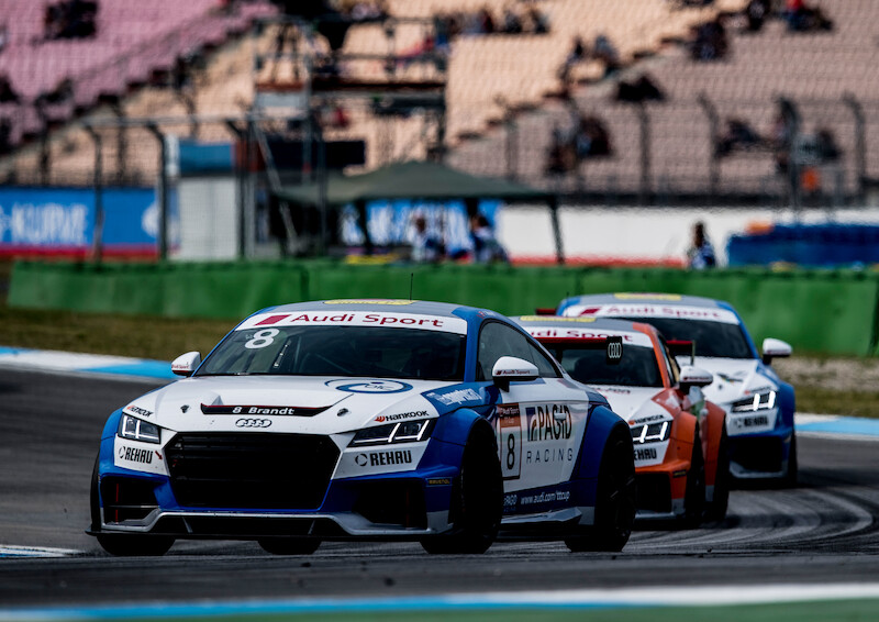 Philip Ellis zwycięża w obu wyścigach pucharu Audi Sport TT Cup