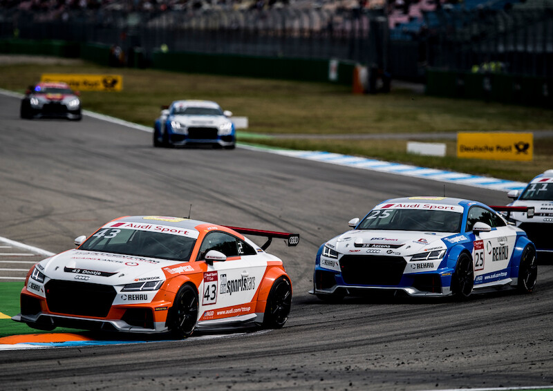 Philip Ellis zwycięża w obu wyścigach pucharu Audi Sport TT Cup
