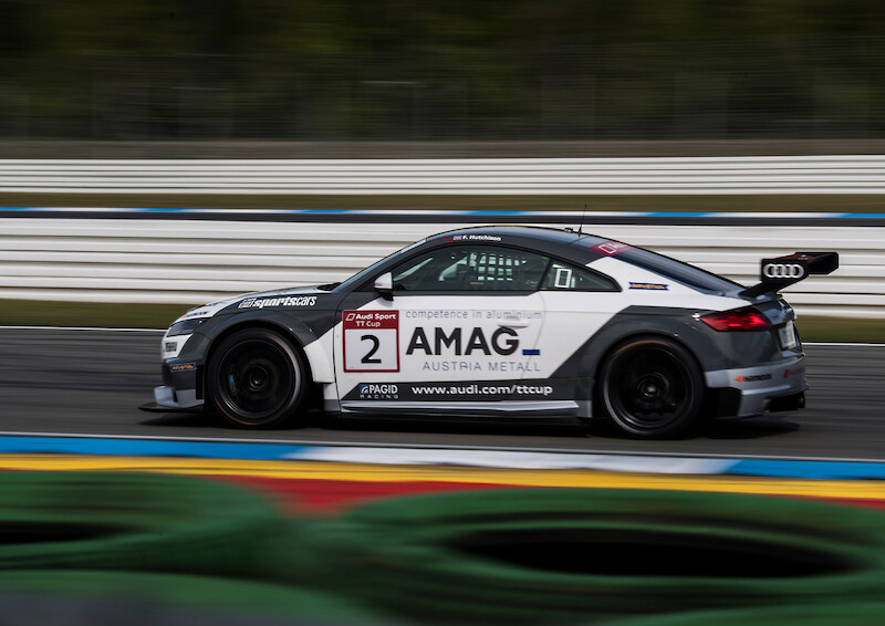 Philip Ellis zwycięża w obu wyścigach pucharu Audi Sport TT Cup