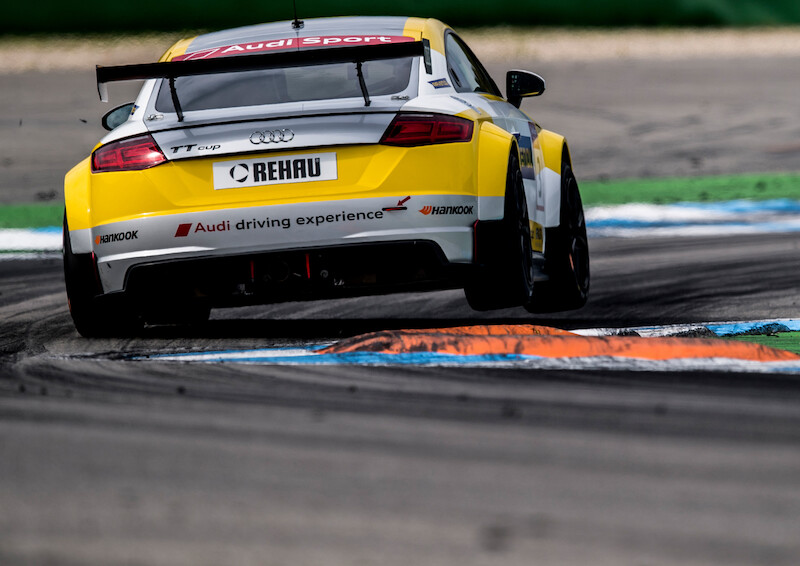 Philip Ellis zwycięża w obu wyścigach pucharu Audi Sport TT Cup