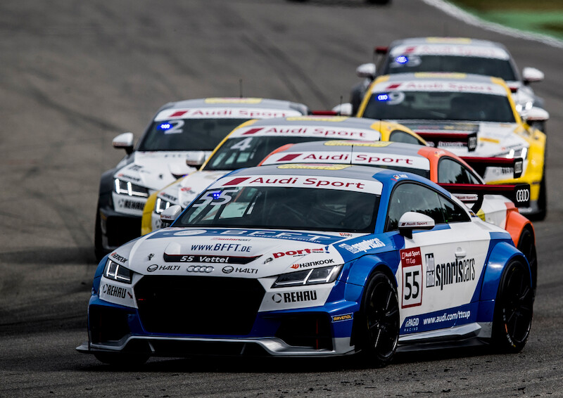 Philip Ellis zwycięża w obu wyścigach pucharu Audi Sport TT Cup