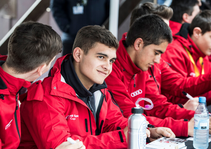 Philip Ellis zwycięża w obu wyścigach pucharu Audi Sport TT Cup