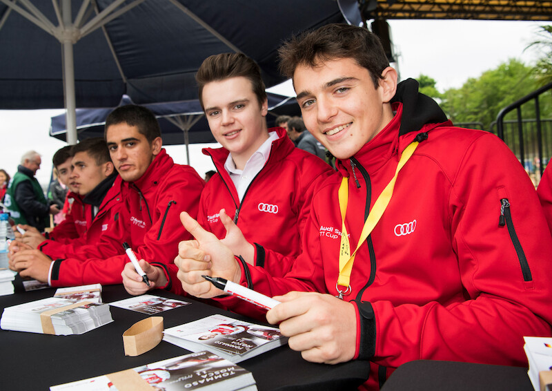 Philip Ellis zwycięża w obu wyścigach pucharu Audi Sport TT Cup