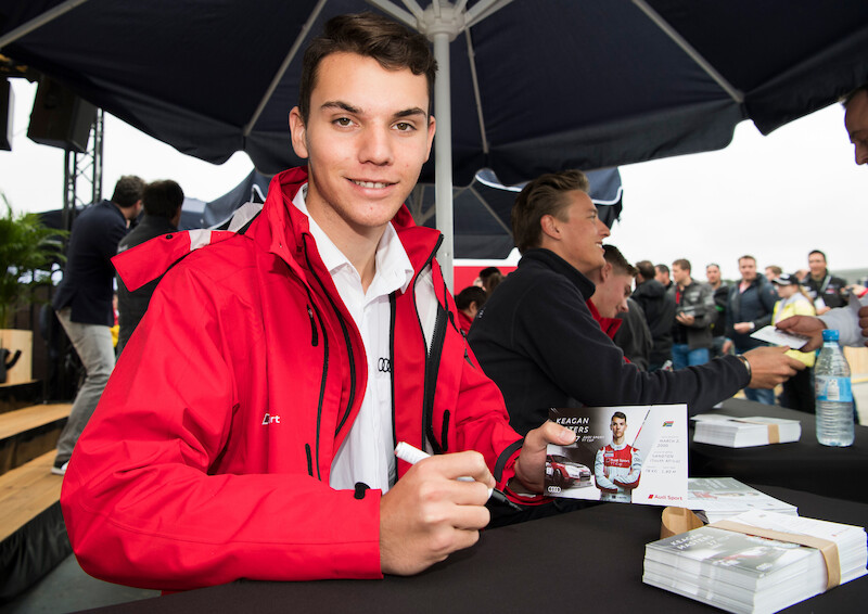 Philip Ellis zwycięża w obu wyścigach pucharu Audi Sport TT Cup