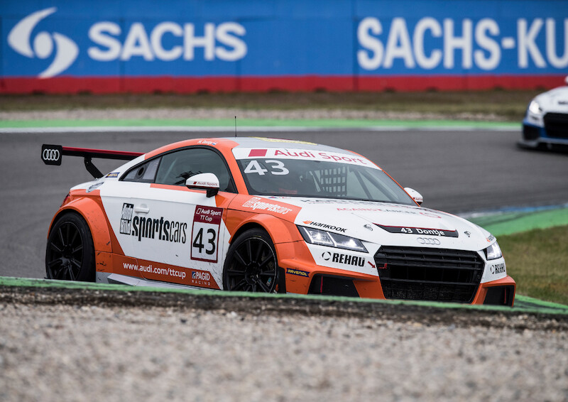 Philip Ellis zwycięża w obu wyścigach pucharu Audi Sport TT Cup