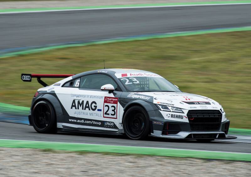 Philip Ellis zwycięża w obu wyścigach pucharu Audi Sport TT Cup