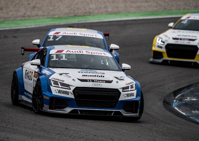 Philip Ellis zwycięża w obu wyścigach pucharu Audi Sport TT Cup