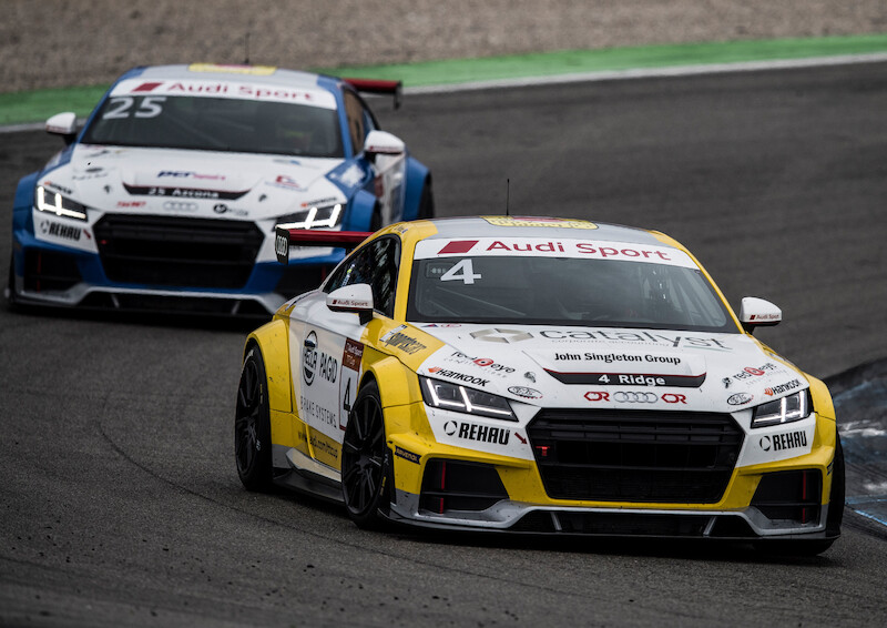 Philip Ellis zwycięża w obu wyścigach pucharu Audi Sport TT Cup