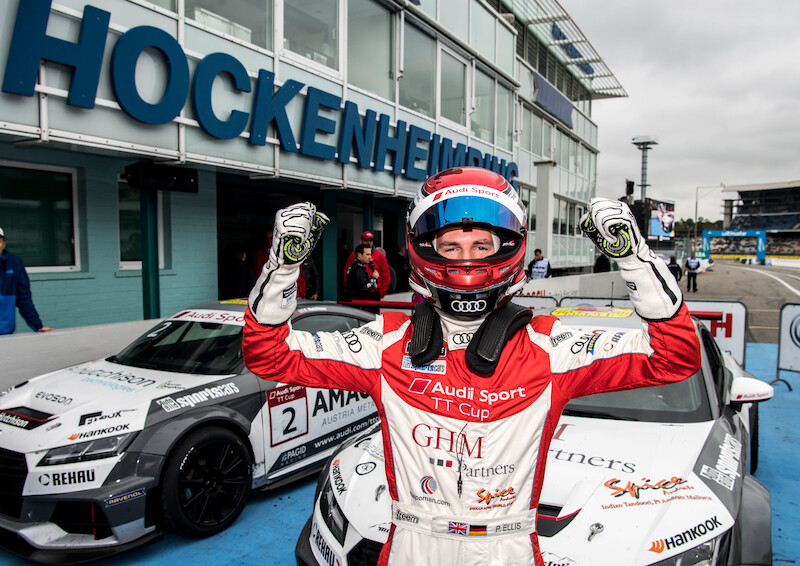 Philip Ellis zwycięża w obu wyścigach pucharu Audi Sport TT Cup