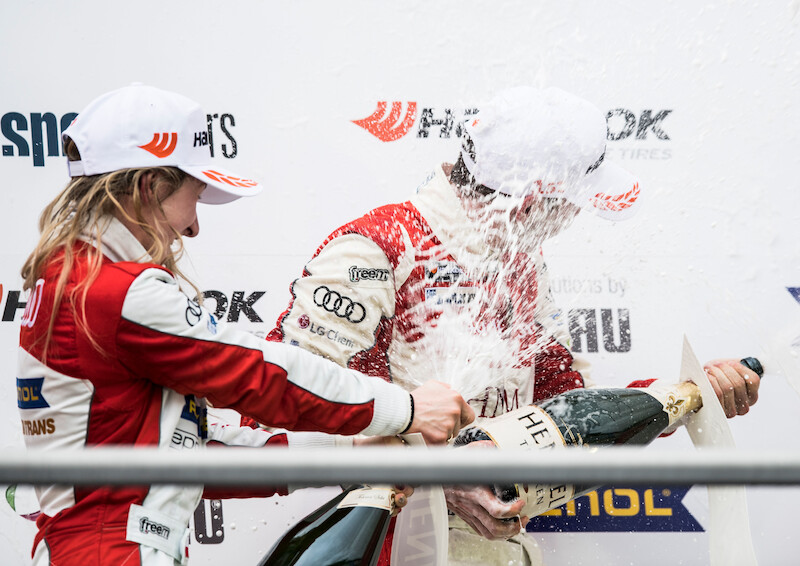Philip Ellis zwycięża w obu wyścigach pucharu Audi Sport TT Cup