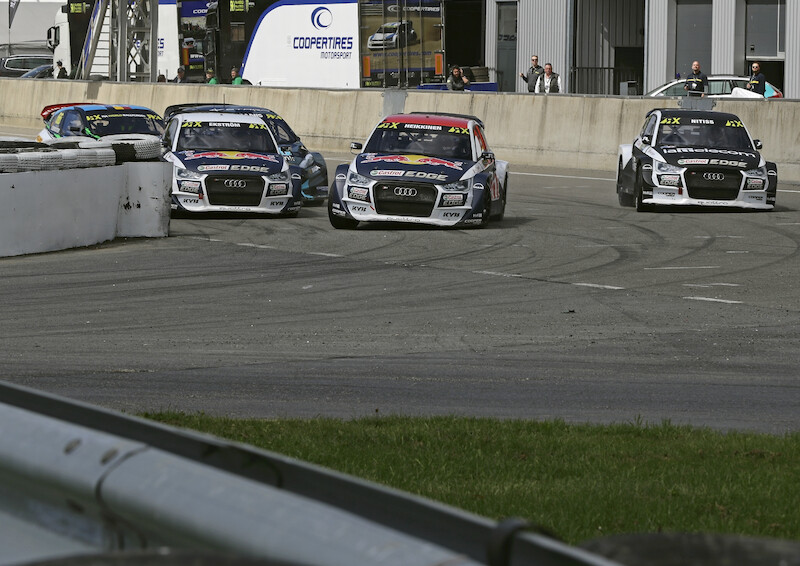 Kierowca Audi, Mattias Ekström, cały czas przewodzi stawce